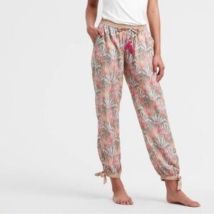 World Market
Size S/M Casual Pants